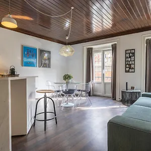Apartment Traditional Alfama By Lovelystay, Lisbon